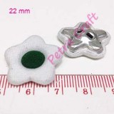 flower-green in white-button-petracraft